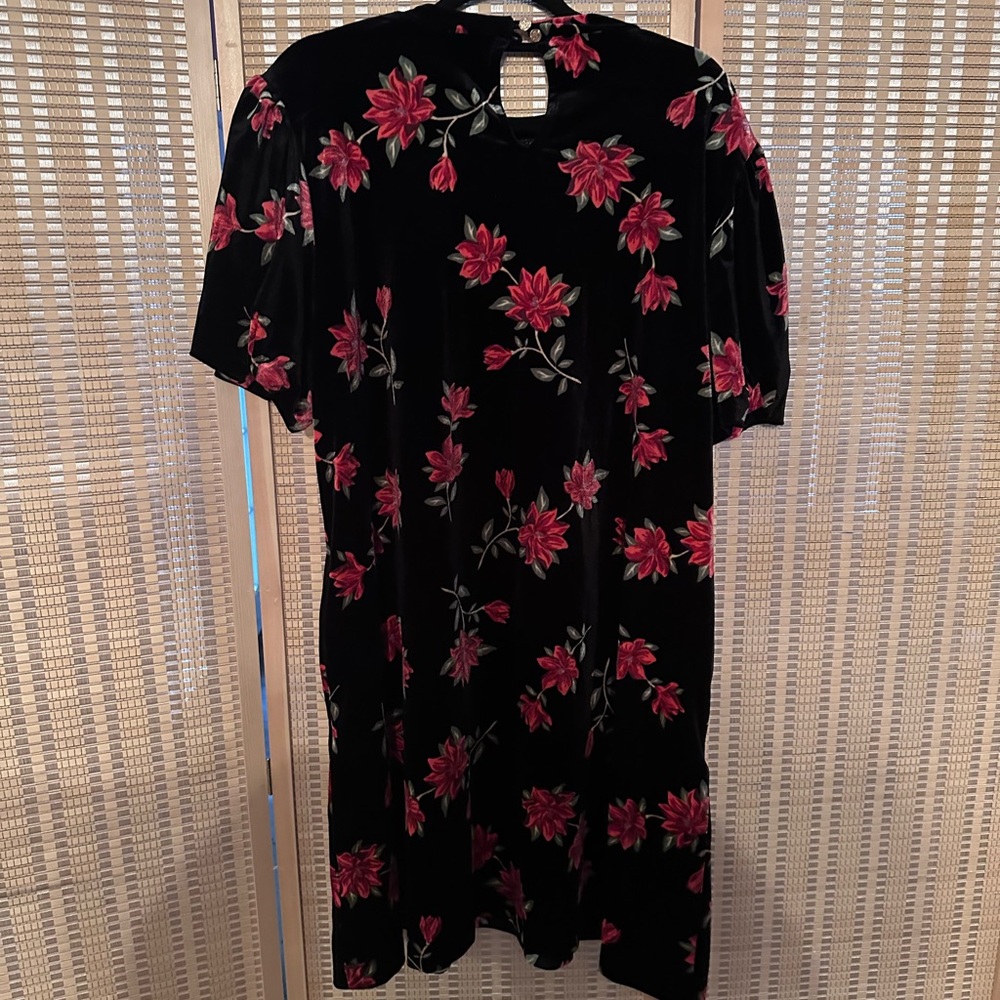 Draper James Velvet Shift Dress - Picture 6 of 6
